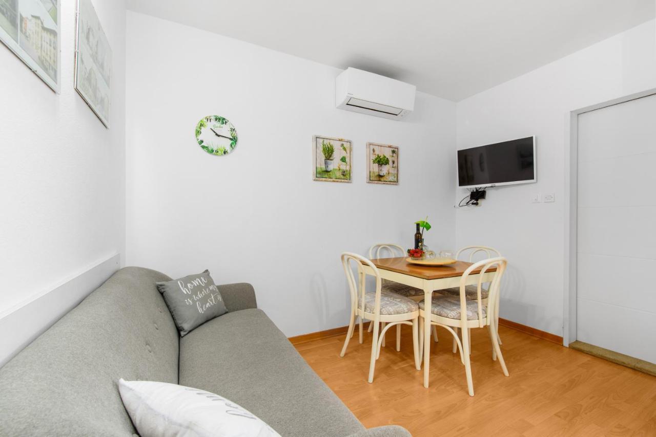 Apartment Felix Porec Esterno foto