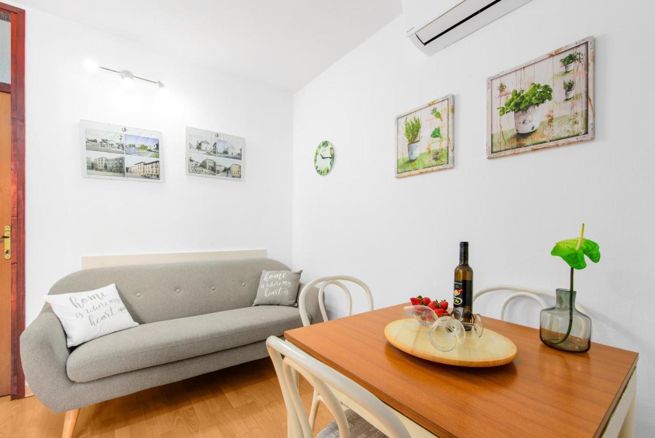 Apartment Felix Porec Esterno foto